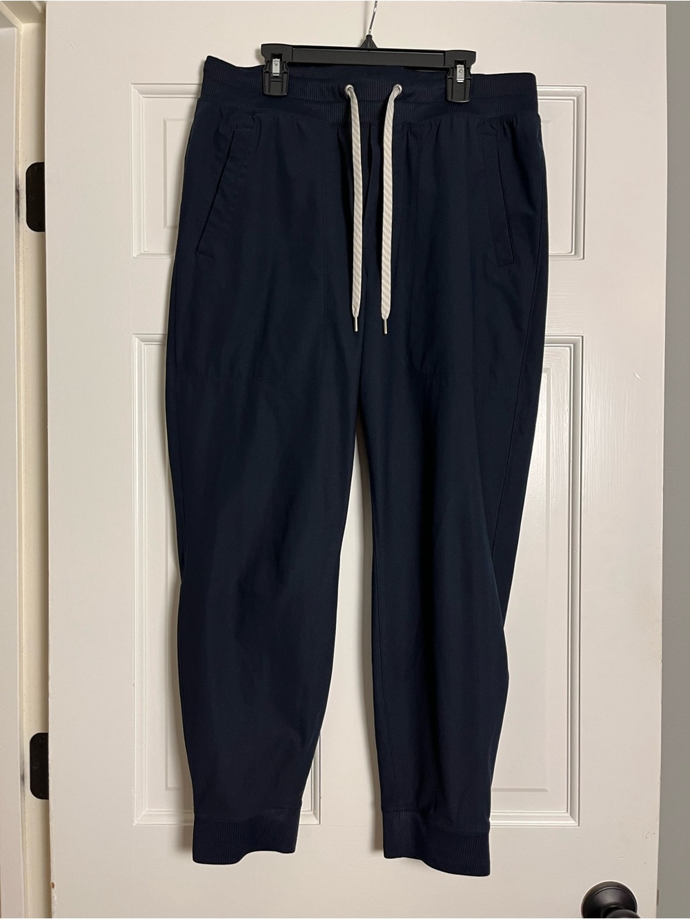Men’s Vuori Meta Jogger in Ink Blue.  Size Large.